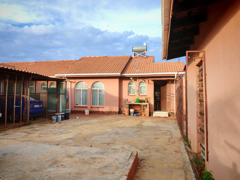 Perfect Family Retreat with Income-Generating Unit! - Photo 7