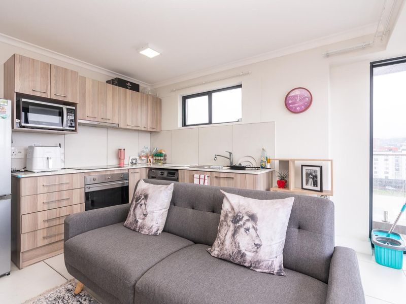 Easy living in the CBD, ideal for a young professional couple or 2 varsity students. - Photo 5