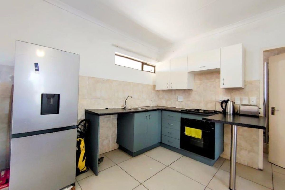 Modern 1st floor 1-Bedroom Unit in Prestigious Parklands Estate (Parkrand, Boksburg) - Photo 3