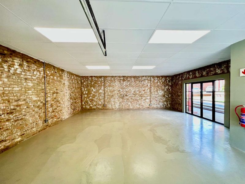 Versatile 71m2 Commercial Unit in Heart of Halfway House! - Photo 4