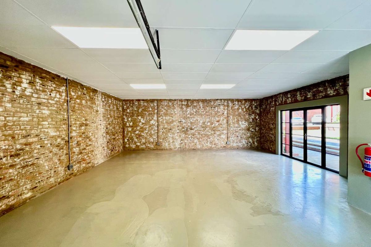 Versatile 71m2 Commercial Unit in Heart of Halfway House! - Photo 4