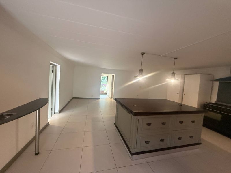 Exclusive Garden Cottage for the Discerning Tenant – Lockup & Go! - Photo 6