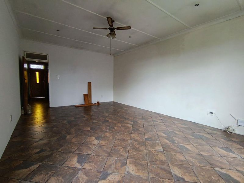 Stylish Top-Floor Living in the Heart of Bloemfontein. - Photo 6
