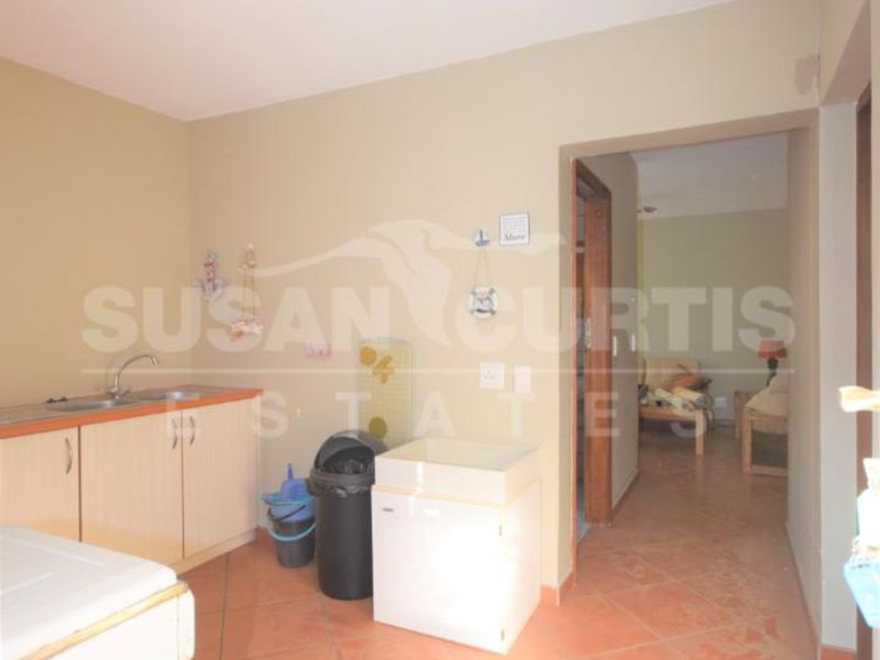 House with flat in Long Beach - Photo 8