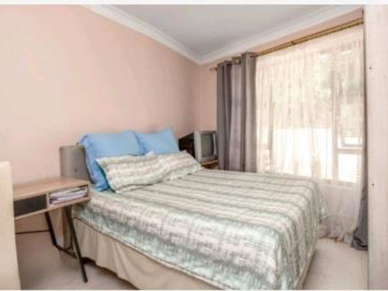 Modern Spacious Family Home with Cottage for sale - Photo 10