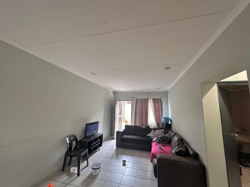 Spacious Ground floor Flat. - Photo 4