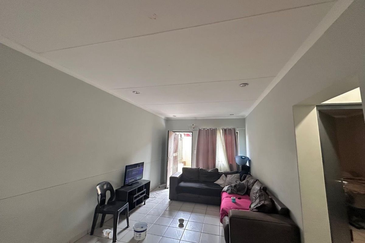 Spacious Ground floor Flat. - Photo 4