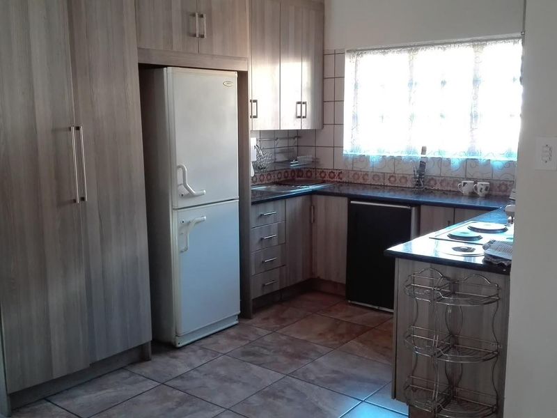 Furnished Two Bedroom House to Rent - Photo 4
