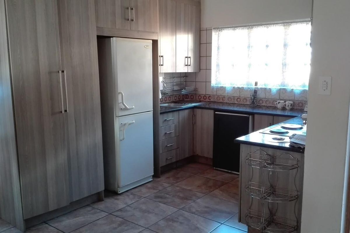 Furnished Two Bedroom House to Rent - Photo 4