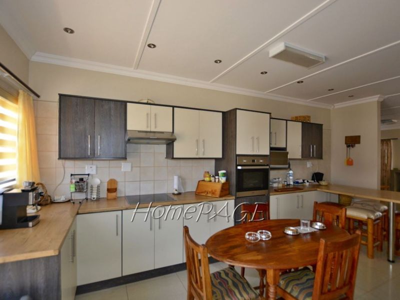Meersig, Walvis Bay,  2 x 3 Bedr Homes on one plot is for Sale - Photo 5