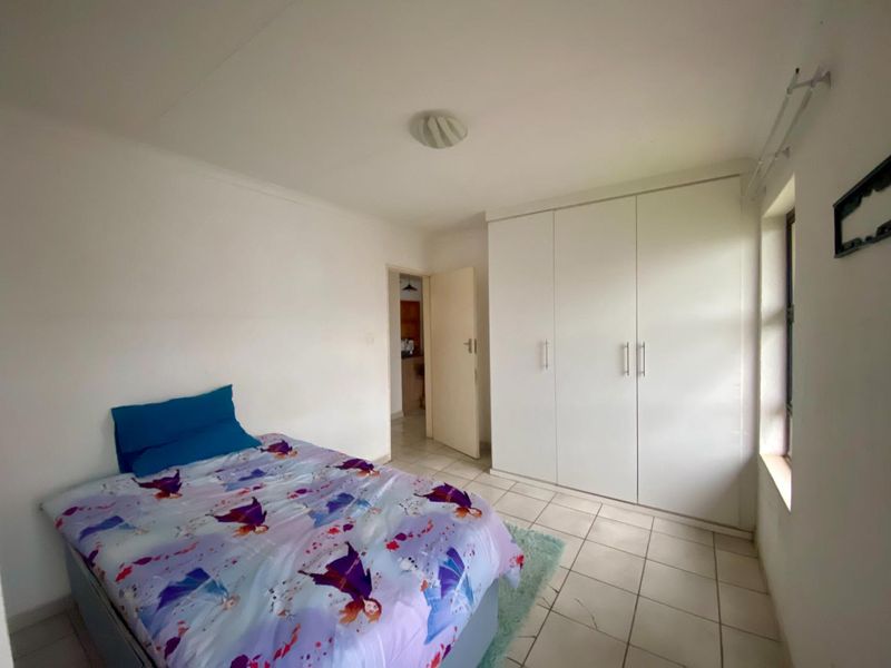 Unwind in your modern haven - Photo 3