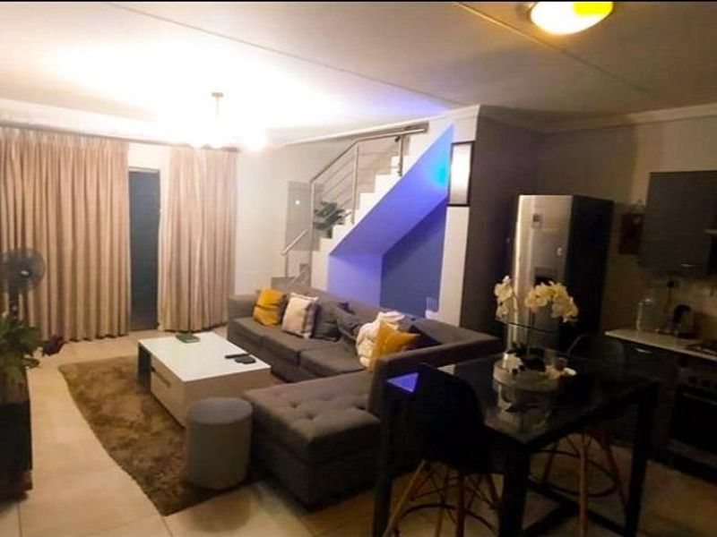 Stunning apartment In Summerset complex In midrand - Photo 3