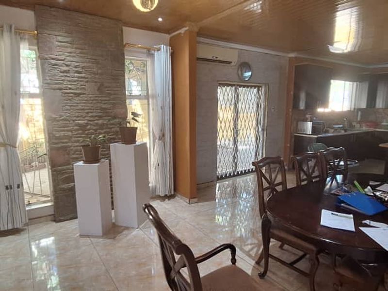 "Spacious Family Oasis in Pioneerspark – Call Today!" - Photo 6