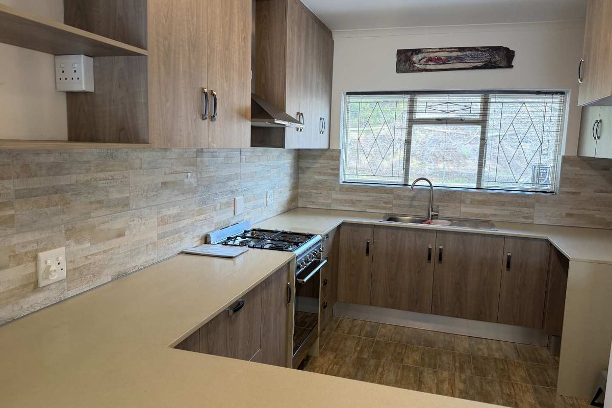 Charming secure 3 bedroom apartment in Fish Hoek - Photo 5