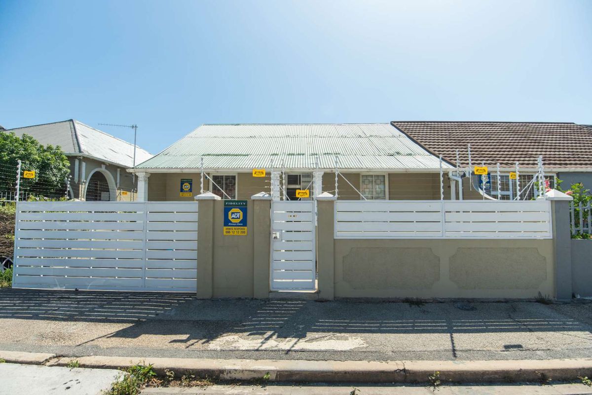 3 Bed house for sale In St Phillips Street Richmond Hill - Photo 2