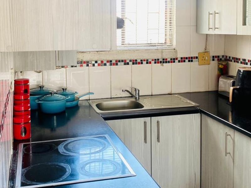 Stunning 2 Bedroom Property for Sale in Old Crossroads - Photo 6