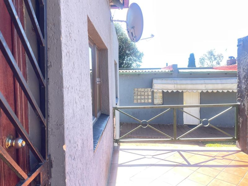 Exceptional Investment Opportunity: 8-Unit Property with Expansion Potential - Photo 8