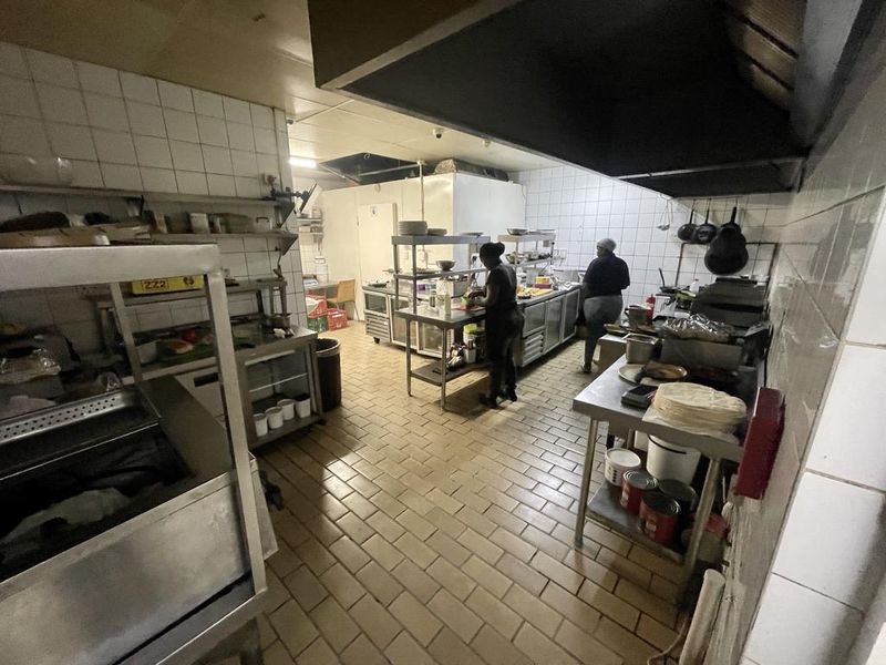 Hendra - 333m2 Restaurant To Let – Durban North - Photo 4
