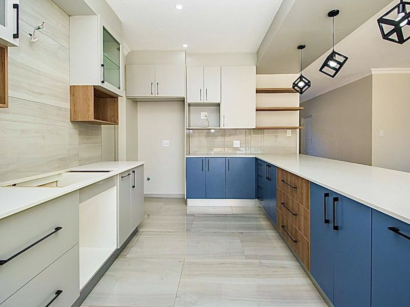 **Luxurious Living at Roodepark Eco Estate** No Transfer Duty. - Photo 5