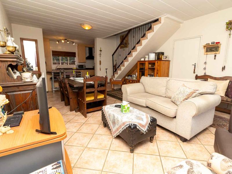 AN OASIS TO CALL HOME FOR THE LARGE FAMILY - Photo 6