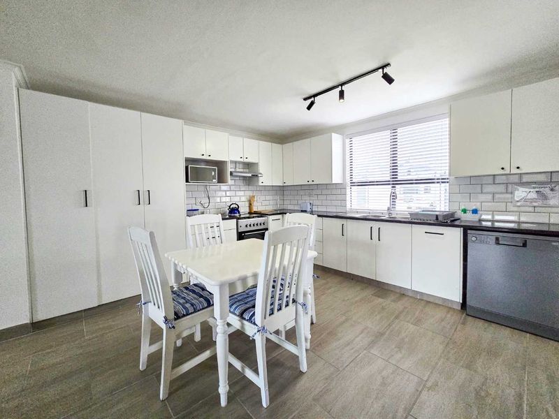 Charming  two bedroom ground floor unit for sale in Stilbaai-Wes. - Photo 5