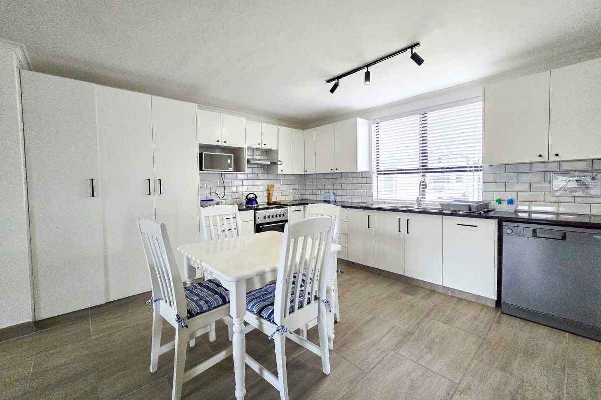 Charming  two bedroom ground floor unit for sale in Stilbaai-Wes. - Photo 5