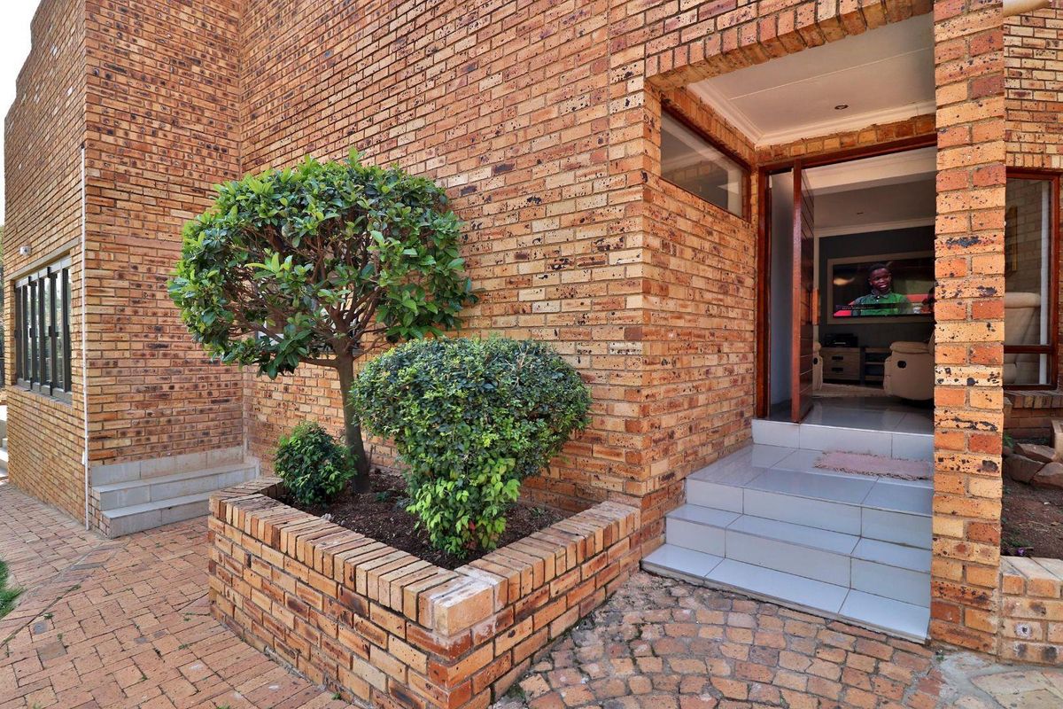 Exceptional Smallholding with Endless Potentional  in Sought-After Poortview - Photo 5