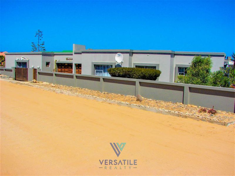 Enlightened 4 Bedroom Home. - Photo 2