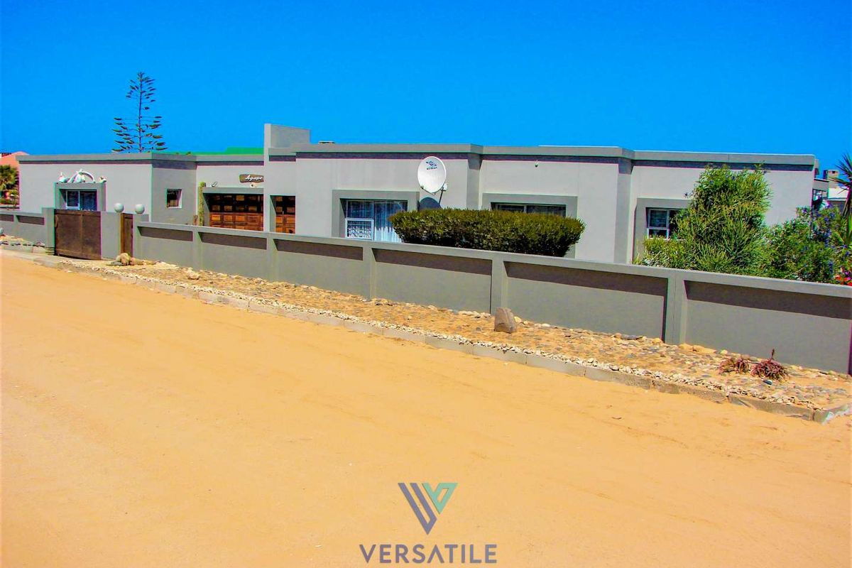 Enlightened 4 Bedroom Home. - Photo 2