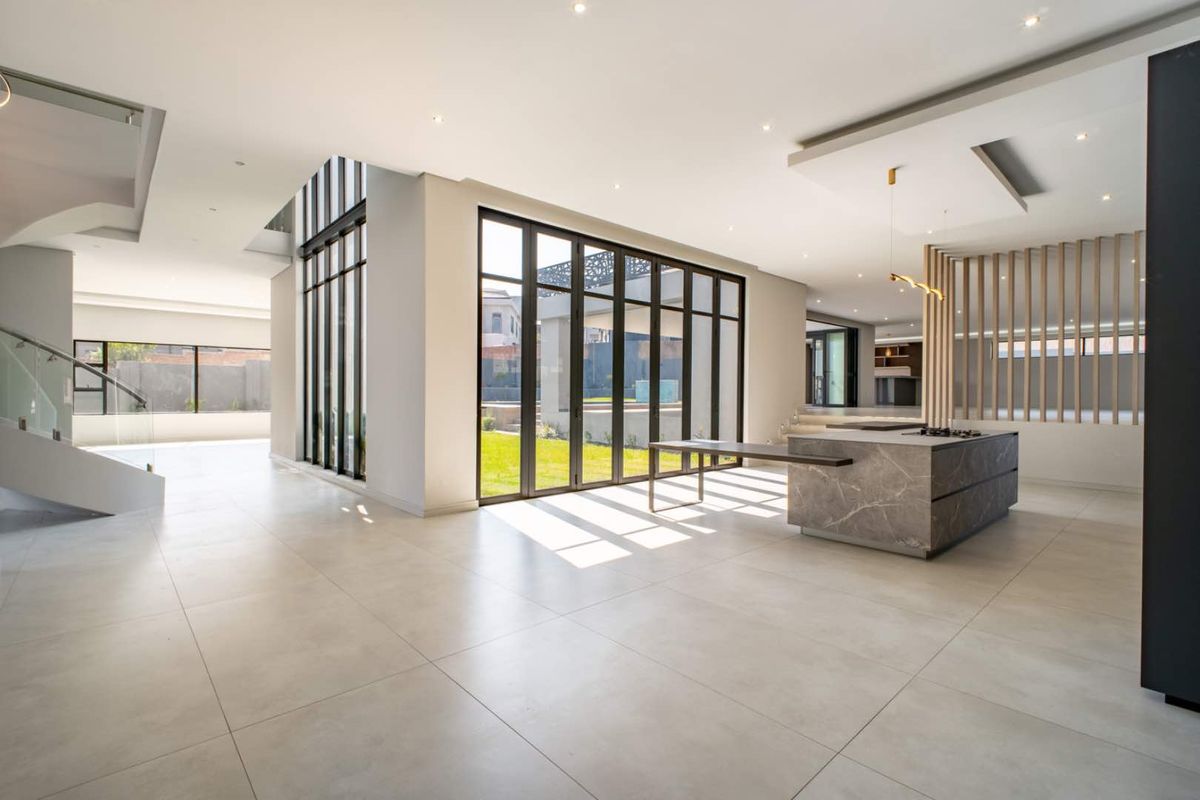 Brand-New Five-Bedroom Masterpiece For Sale in Waterfall Country Estate - Photo 5