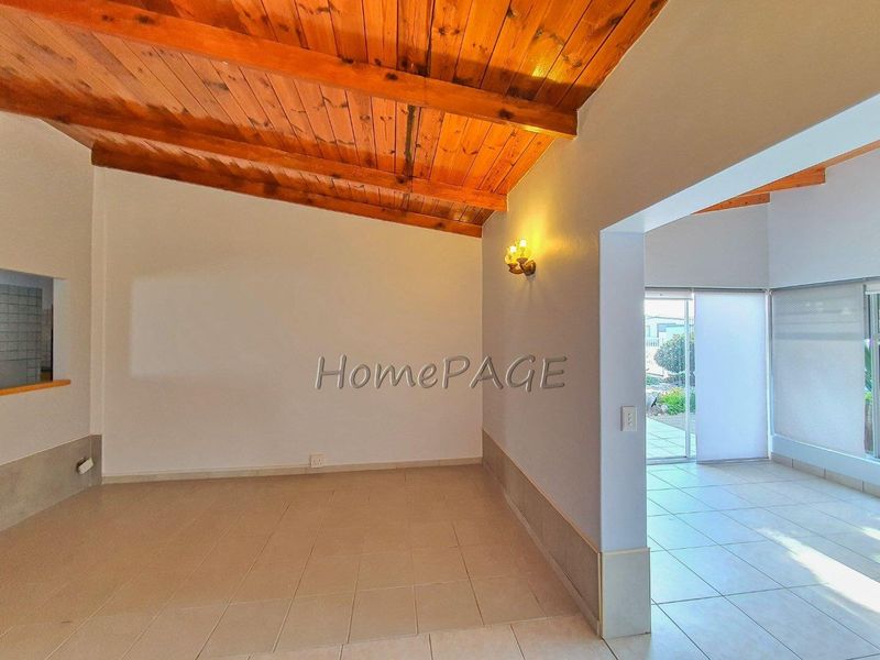 Ext 1, Henties Bay:  6 Bedr home NEWLY RENOVATED recently - Photo 8