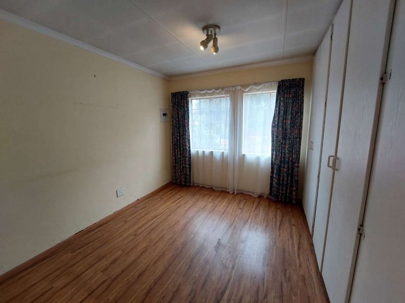 Look No Further if Space and Low Maintainance are your Priorities. - Photo 10