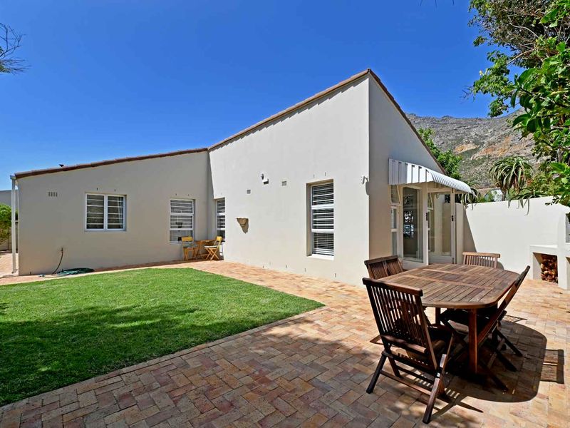 Stylish Lakeside Retreat – Beautifully Renovated, Pet-Friendly & Move-In Ready - Photo 5