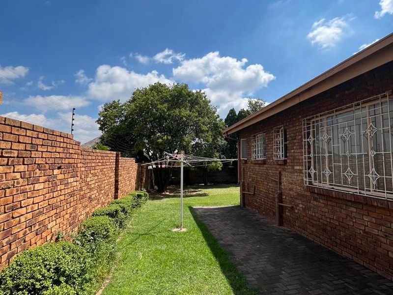 4 Bedroom 2 bathroom family home available immediately - Photo 5