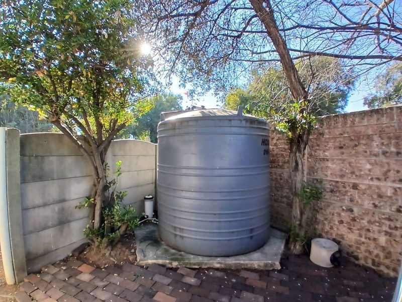 Endless Space to Live, Play and Grow. Sprawling Family home with an Unmatched Garden - Photo 8