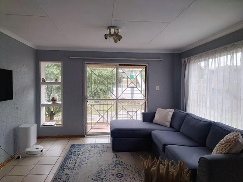 Neat 2-Bedroom Apartment for Sale in Ridgeway - Photo 4