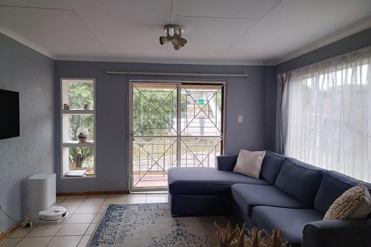 Neat 2-Bedroom Apartment for Sale in Ridgeway - Photo 4