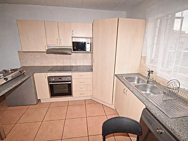 "Peaceful Living: 3-Bed Home in a Secure Complex" - Photo 6