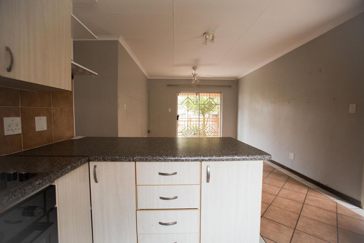 3 Bedroom Simplex with Private garden - Photo 3