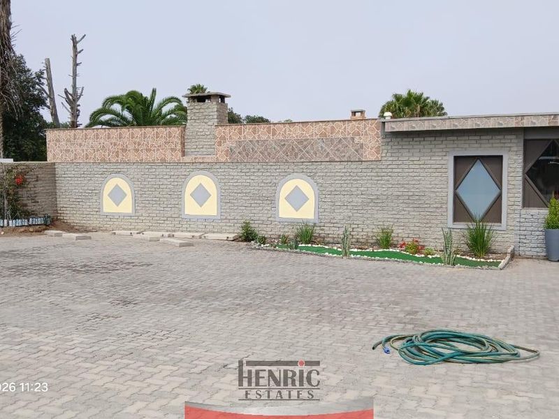 Sole Mandate; Large Family Home with Flatlet in Vineta for Sale - Photo 3