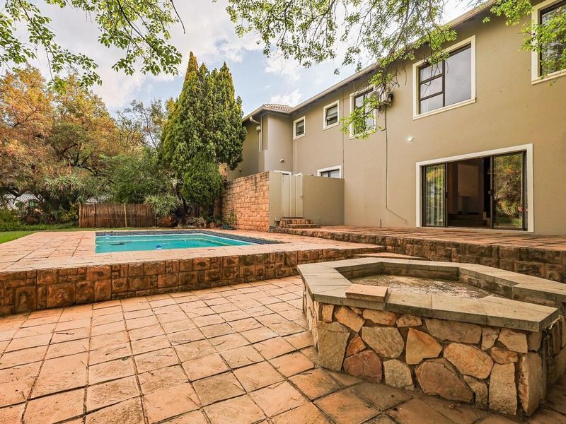 Step into a world of comfort and nostalgia - Photo 6