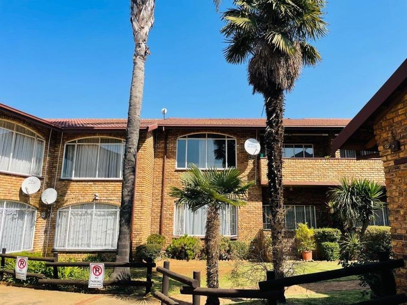 Ground-Floor Comfort in a Secure, Well-Located Complex - Photo 2