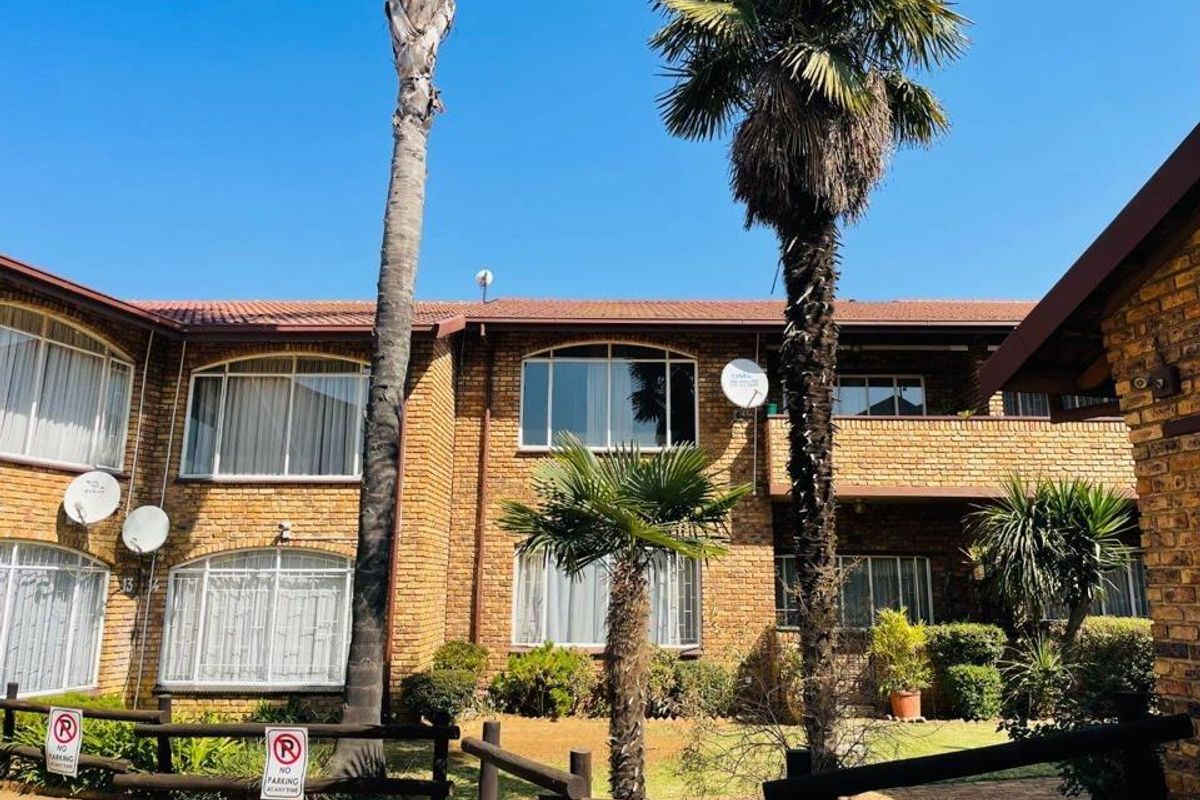 Ground-Floor Comfort in a Secure, Well-Located Complex - Photo 2