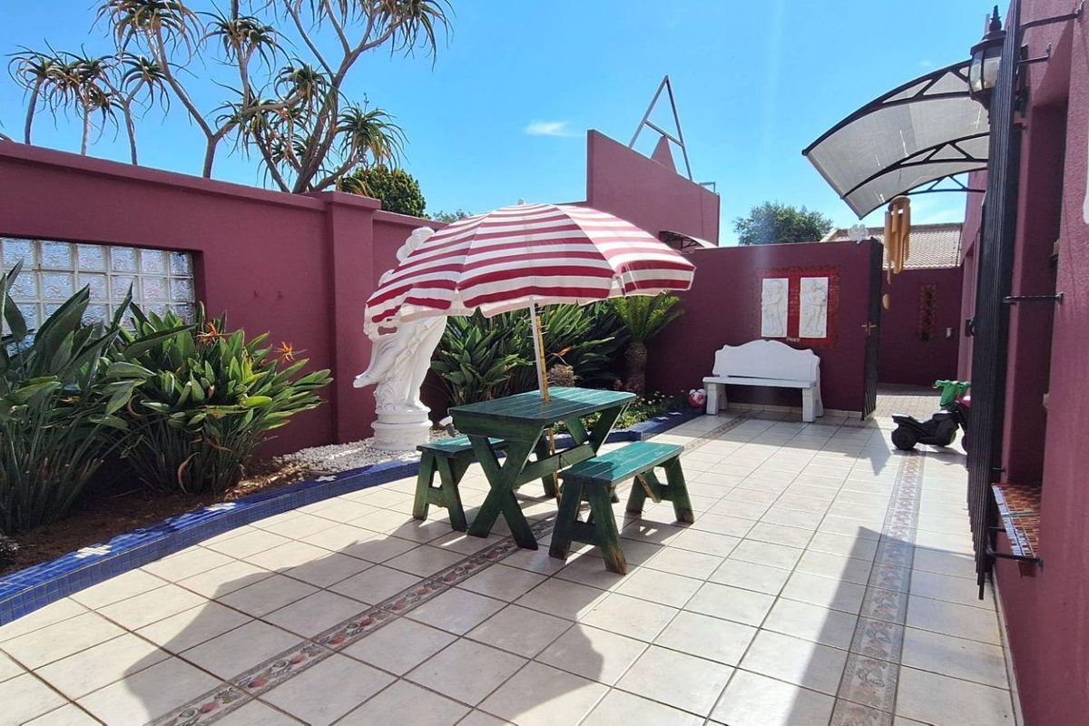 Discover Elegance - Unique 4-Bedroom Home Awaits You! - Photo 3