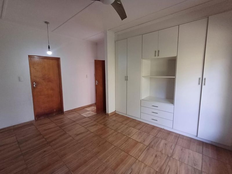 SPACIOUS HOUSE FOR SALE - Photo 7