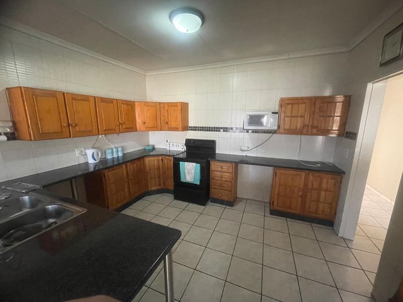 Spacious 4 bedroom home for sale - Photo 6