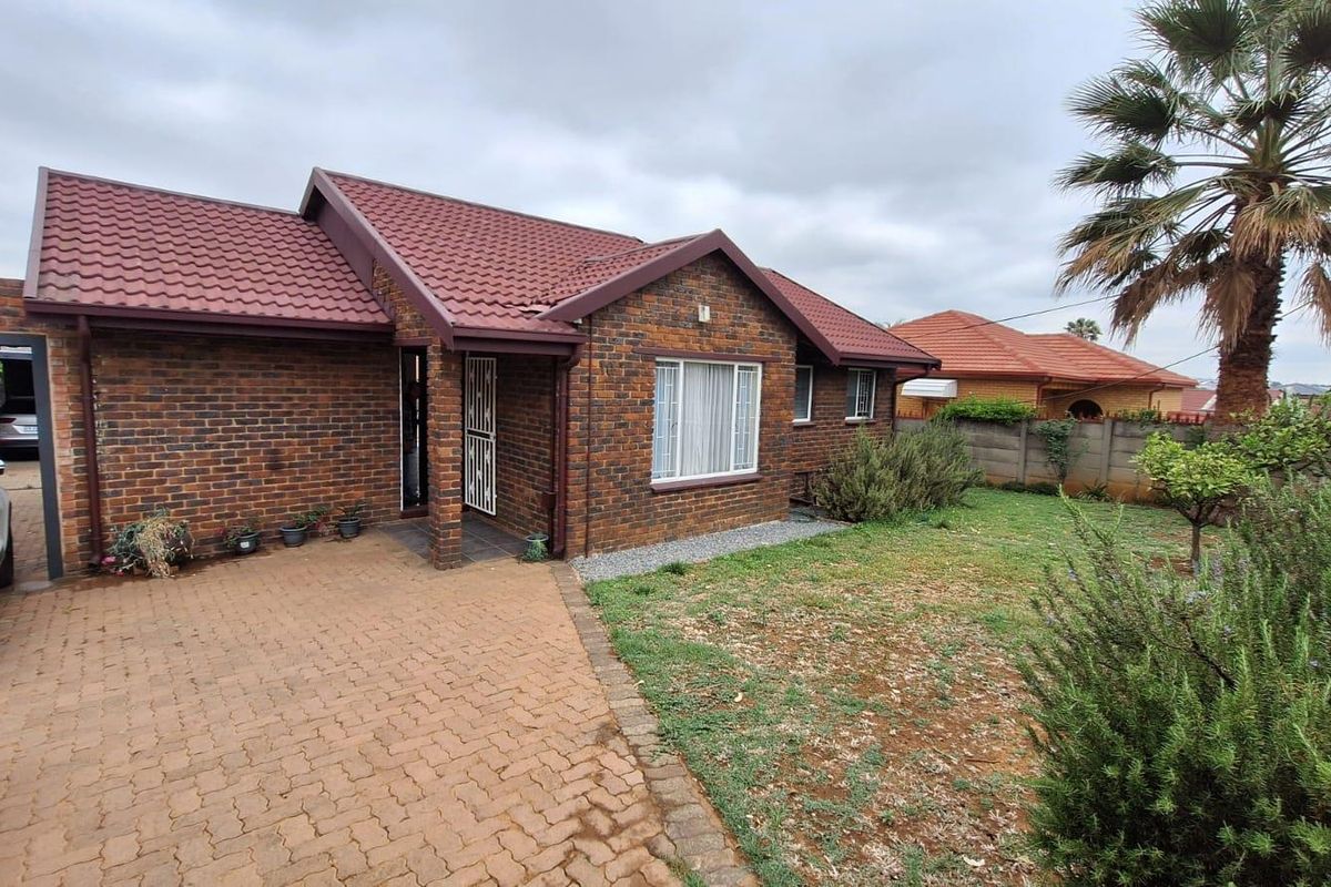 Delightful 3 Bedroom home in Elandspark - Photo 3