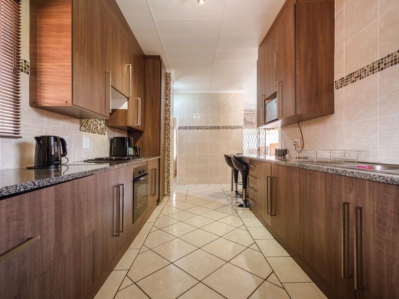 Neat & Tidy - Two-By-Two-By-Two - Monavoni Centurion - Photo 9