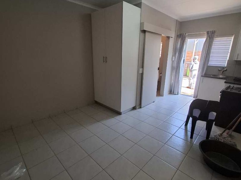 Grannyflat available in Silverton - Photo 7