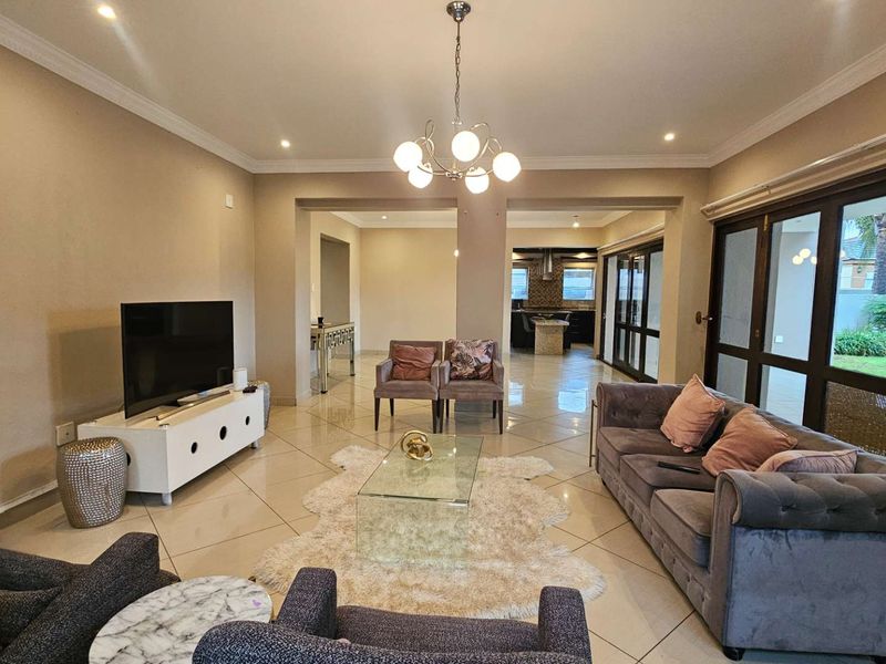 Spacious 5-bedroom home in Willow Acres Estate. - Photo 9